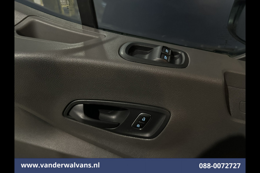 Ford Transit 2.0 TDCI 131pk L3H2 Euro6 Airco | Navigatie | Camera | Cruisecontrol | Apple Carplay | Stoelverwarming Android Auto, verwarmde voorruit, Parkeersensoren, Bijrijdersbank