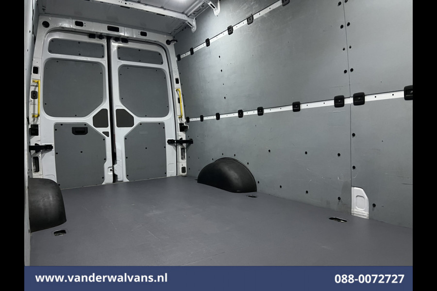 Volkswagen Crafter 2.0 TDI 140 pk L4H3 L3H2 Euro6 ** Airco | 3000kg trekhaak | Cruisecontrol | Parkeersensoren Bijrijdersbank