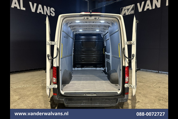 Volkswagen Crafter 2.0 TDI 140pk L3H3 L2H2 Euro6 Airco | Camera | Apple Carplay | Android Auto Parkeersensoren, Bijrijdersbank