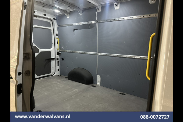 Volkswagen Crafter 2.0 TDI 140pk L3H3 L2H2 Euro6 Airco | Camera | Apple Carplay | Android Auto Parkeersensoren, Bijrijdersbank