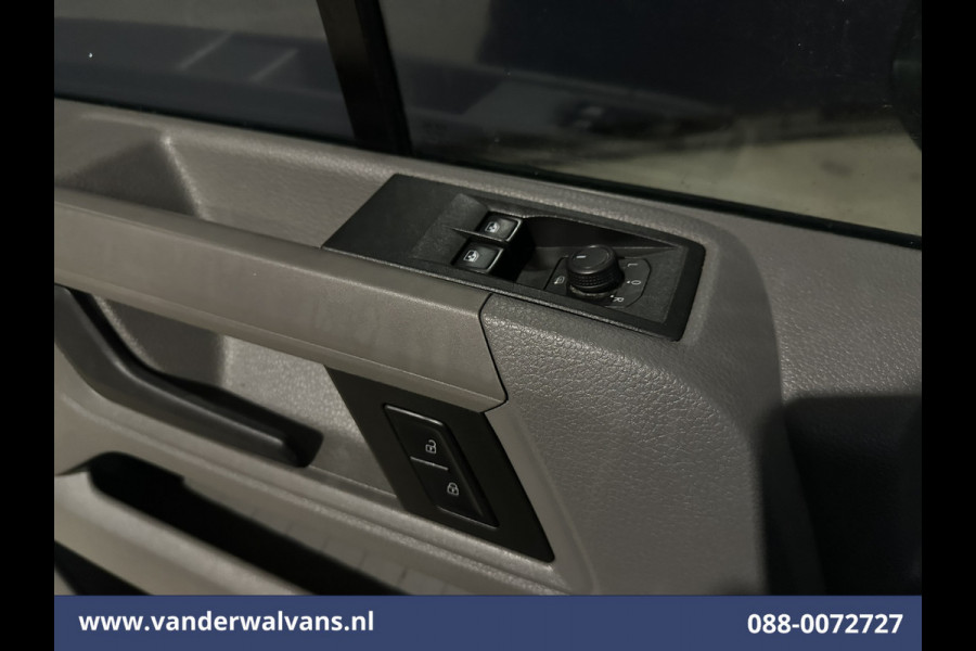 Volkswagen Crafter 2.0 TDI 140pk L3H3 L2H2 Euro6 Airco | Camera | Apple Carplay | Android Auto Parkeersensoren, Bijrijdersbank