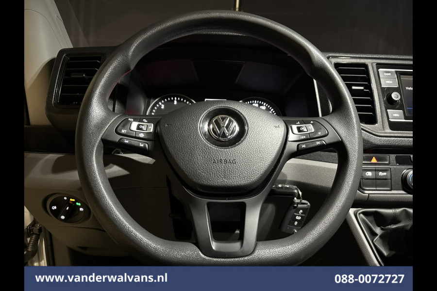 Volkswagen Crafter 2.0 TDI 141pk L3H3 L2H2 Euro6 Airco | Camera | Apple Carplay | Cruisecontrol Android Auto, Chauffeursstoel, Parkeersensoren, Bijrijdersbank, 3000kg trekvermogen, zilver
