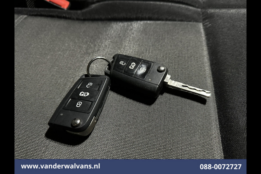 Volkswagen Crafter 2.0 TDI 141pk L3H3 L2H2 Euro6 Airco | Camera | Apple Carplay | Cruisecontrol Android Auto, Chauffeursstoel, Parkeersensoren, Bijrijdersbank, 3000kg trekvermogen, zilver