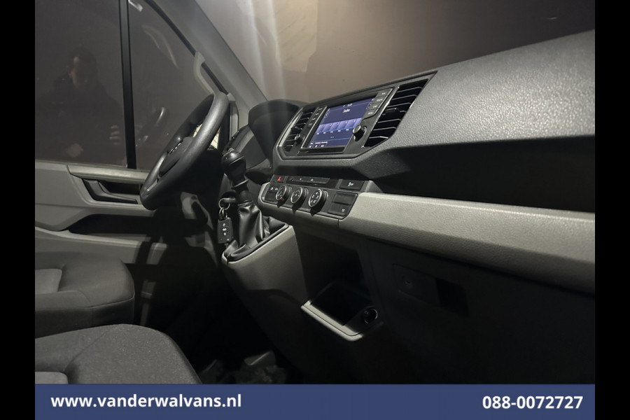 Volkswagen Crafter 2.0 TDI 141pk L3H3 L2H2 Euro6 Airco | Navigatie | Apple Carplay | Cruisecontrol Android Auto, Bijrijdersbank, 3000kg trekvermogen, zilver