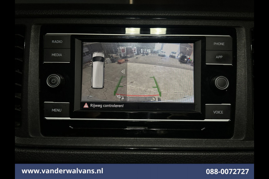 Volkswagen Crafter 2.0 TDI 140 pk L3H3 L2H2 Euro6 Airco | Camera | Cruisecontrol | Apple Carplay Android Auto, Chauffeursstoel, Parkeersensoren, Bijrijdersbank, 3000kg Trekvermogen, zilver