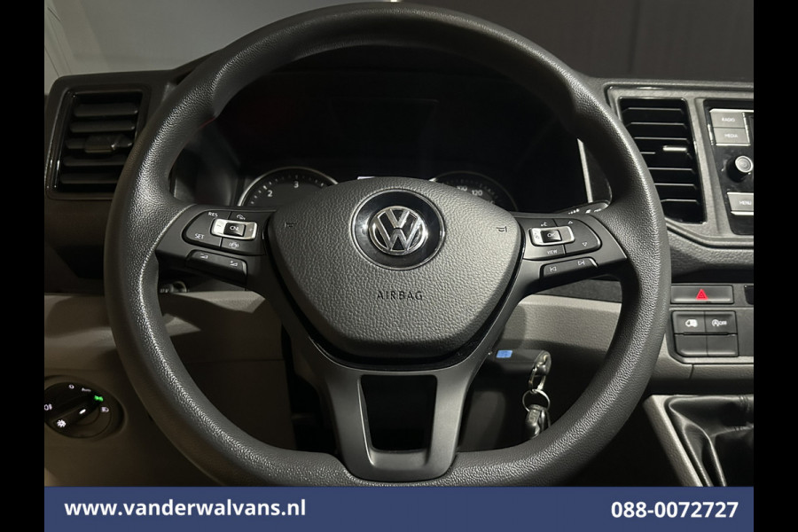 Volkswagen Crafter 2.0 TDI 140 pk L3H3 L2H2 Euro6 Airco | Camera | Cruisecontrol | Apple Carplay Android Auto, Chauffeursstoel, Parkeersensoren, Bijrijdersbank, 3000kg Trekvermogen, zilver