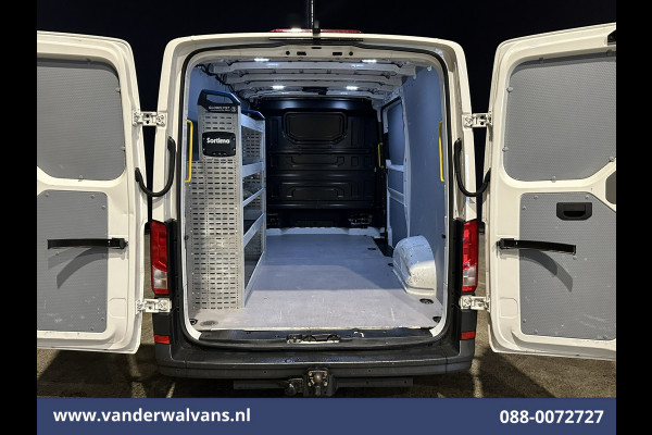 Volkswagen Crafter 2.0 TDI 141pk L3H2 L2H1 Euro6 Airco | Camera | Navigatie | 3000kg trekhaak Apple Carplay, Android Auto, Parkeersensoren, Bijrijdersbank
