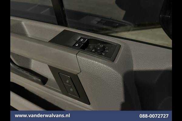 Volkswagen Crafter 2.0 TDI 141pk L3H2 L2H1 Euro6 Airco | Camera | Navigatie | 3000kg trekhaak Apple Carplay, Android Auto, Parkeersensoren, Bijrijdersbank