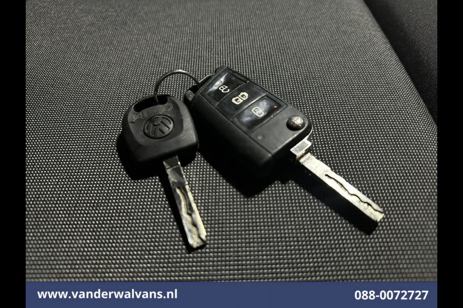 Volkswagen Crafter 2.0 TDI 141pk L3H2 L2H1 Euro6 Airco | Camera | Navigatie | 3000kg trekhaak Apple Carplay, Android Auto, Parkeersensoren, Bijrijdersbank