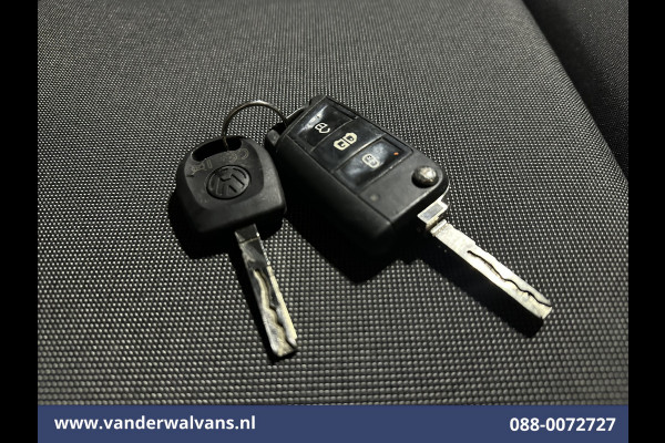 Volkswagen Crafter 2.0 TDI 141pk L3H2 L2H1 Euro6 Airco | Camera | Navigatie | 3000kg trekhaak Apple Carplay, Android Auto, Parkeersensoren, Bijrijdersbank