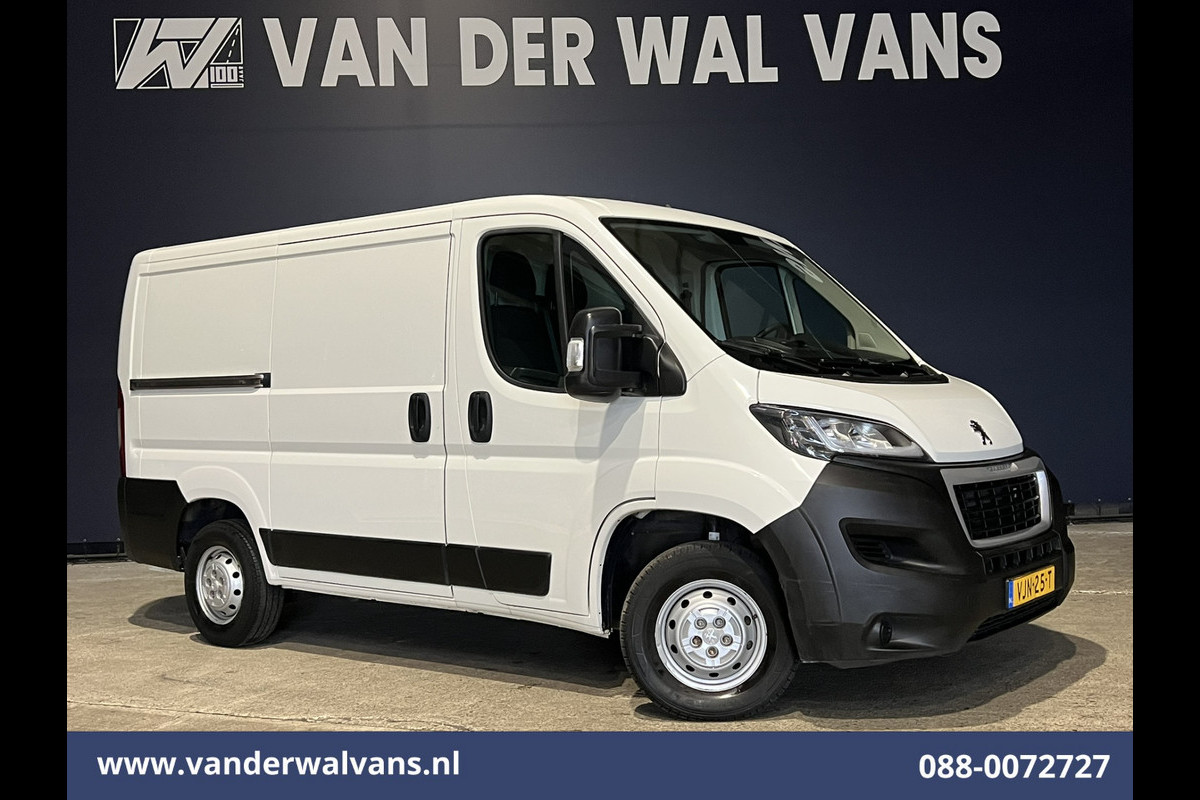 Peugeot Boxer 2.2 BlueHDi 120pk L1H1 Euro6 ** Airco | Camera | Navigatie | Trekhaak | Cruisecontrol Parkeersensoren, Bijrijdersbank