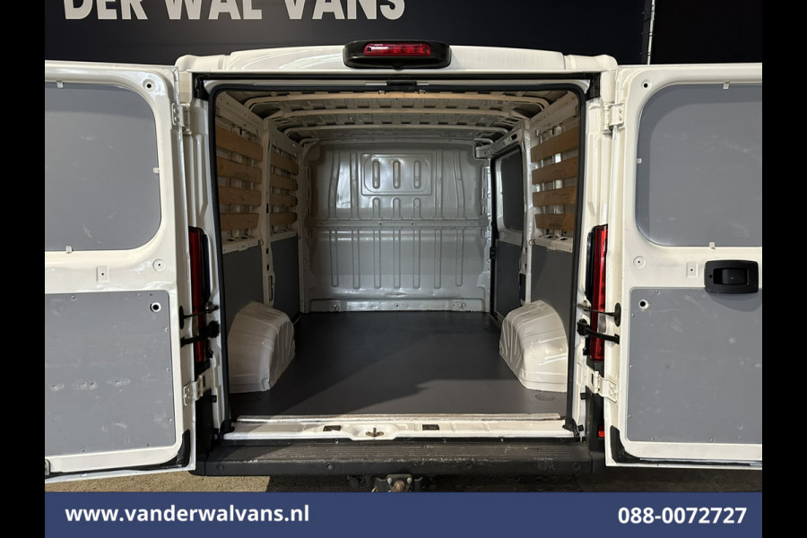 Peugeot Boxer 2.2 BlueHDi 120pk L1H1 Euro6 ** Airco | Camera | Navigatie | Trekhaak | Cruisecontrol Parkeersensoren, Bijrijdersbank