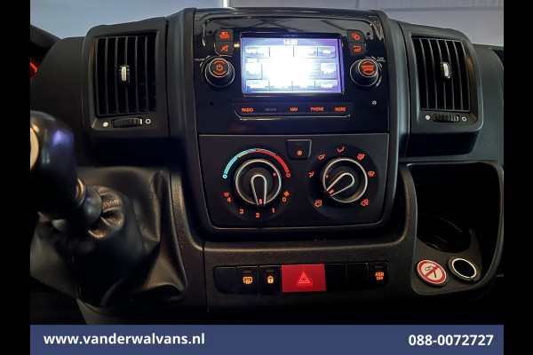 Peugeot Boxer 2.2 BlueHDi 120pk L1H1 Euro6 ** Airco | Camera | Navigatie | Trekhaak | Cruisecontrol Parkeersensoren, Bijrijdersbank