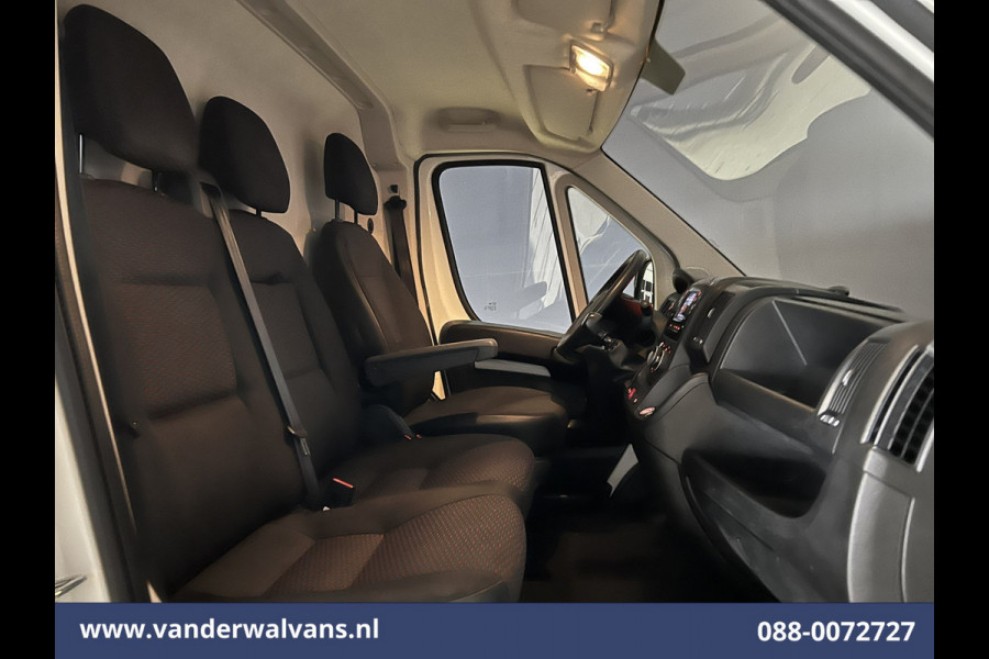 Peugeot Boxer 2.2 BlueHDi 120pk L1H1 Euro6 ** Airco | Camera | Navigatie | Trekhaak | Cruisecontrol Parkeersensoren, Bijrijdersbank