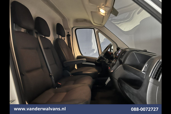 Peugeot Boxer 2.2 BlueHDi 120pk L1H1 Euro6 ** Airco | Camera | Navigatie | Trekhaak | Cruisecontrol Parkeersensoren, Bijrijdersbank