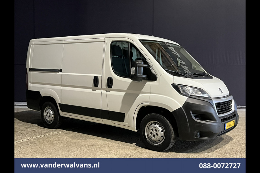Peugeot Boxer 2.2 BlueHDi 120pk L1H1 Euro6 ** Airco | Camera | Navigatie | Trekhaak | Cruisecontrol Parkeersensoren, Bijrijdersbank