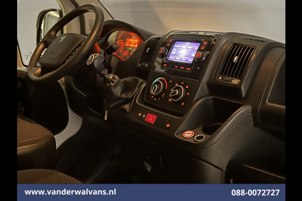Peugeot Boxer 2.2 BlueHDi 120pk L1H1 Euro6 ** Airco | Camera | Navigatie | Trekhaak | Cruisecontrol Parkeersensoren, Bijrijdersbank