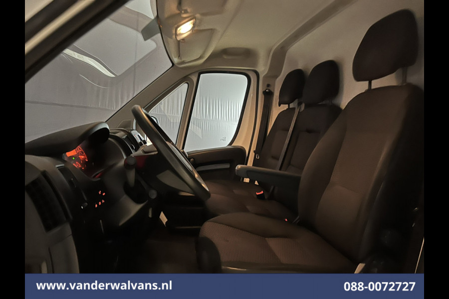 Peugeot Boxer 2.2 BlueHDi 120pk L1H1 Euro6 ** Airco | Camera | Navigatie | Trekhaak | Cruisecontrol Parkeersensoren, Bijrijdersbank