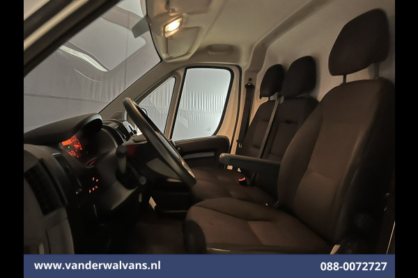 Peugeot Boxer 2.2 BlueHDi 120pk L1H1 Euro6 ** Airco | Camera | Navigatie | Trekhaak | Cruisecontrol Parkeersensoren, Bijrijdersbank