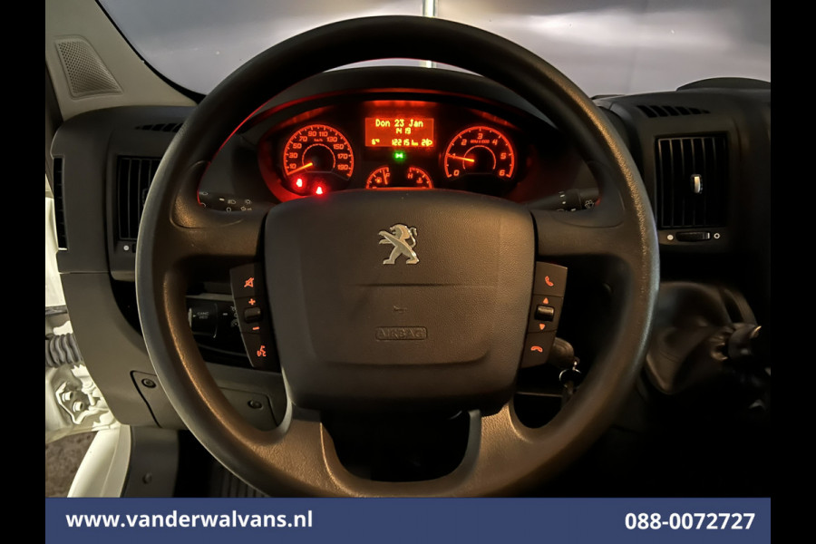Peugeot Boxer 2.2 BlueHDi 120pk L1H1 Euro6 ** Airco | Camera | Navigatie | Trekhaak | Cruisecontrol Parkeersensoren, Bijrijdersbank