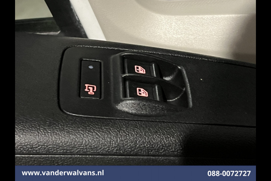 Peugeot Boxer 2.2 BlueHDi 120pk L1H1 Euro6 ** Airco | Camera | Navigatie | Trekhaak | Cruisecontrol Parkeersensoren, Bijrijdersbank