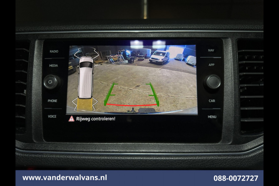 Volkswagen Crafter 2.0 TDI 141pk L3H2 L2H1 Euro6 Airco | 3000kg Trekhaak | Camera | Navigatie | Apple Carplay Android Auto, Cruisecontrol, Parkeersensoren, Dakdragers, Bijrijdersbank