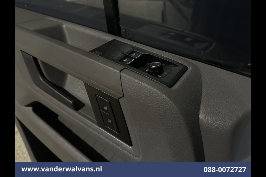 Volkswagen Crafter 2.0 TDI 141pk L3H2 L2H1 Euro6 Airco | 3000kg Trekhaak | Camera | Navigatie | Apple Carplay Android Auto, Cruisecontrol, Parkeersensoren, Dakdragers, Bijrijdersbank