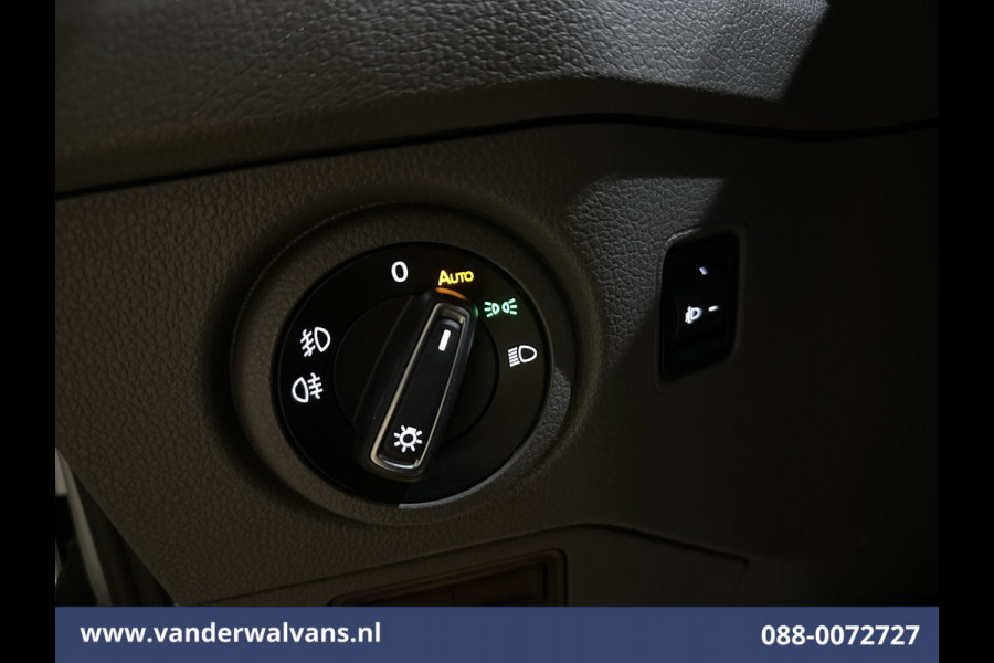 Volkswagen Crafter 2.0 TDI 141pk L3H2 L2H1 Euro6 Airco | 3000kg Trekhaak | Camera | Navigatie | Apple Carplay Android Auto, Cruisecontrol, Parkeersensoren, Dakdragers, Bijrijdersbank