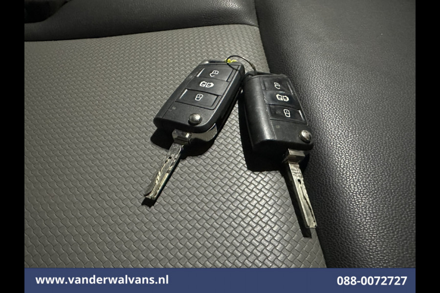 Volkswagen Crafter 2.0 TDI 141pk L3H2 L2H1 Euro6 Airco | 3000kg Trekhaak | Camera | Navigatie | Apple Carplay Android Auto, Cruisecontrol, Parkeersensoren, Dakdragers, Bijrijdersbank