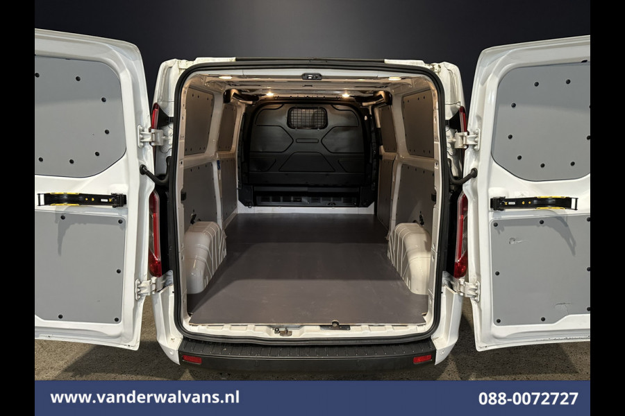 Ford Transit Custom 2.0 TDCI L2H1 Euro6 Airco | Camera | Navigatie | LED | Apple Carplay | Cruisecontrol Android Auto, Verwarmde voorruit, Parkeersensoren, Bijrijdersbank, 2670kg trekvermogen