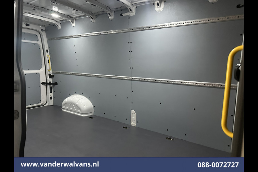 Volkswagen Crafter 2.0 TDI 141pk L4H3 L3H2 Euro6 Airco | Camera | Apple Carplay | Android Auto | Parkeersensoren Bijrijdersbank, 3000kg trekvermogen
