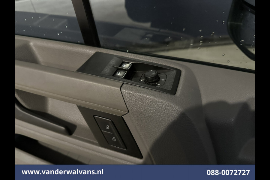 Volkswagen Crafter 2.0 TDI 141pk L3H3 L2H2 Euro6 Airco | Massagestoel | Camera | Apple Carplay | Cruisecontrol Android Auto, Chauffeursstoel