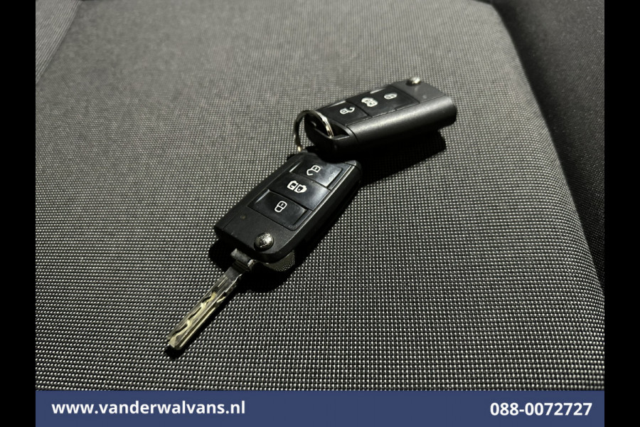 Volkswagen Crafter 2.0 TDI 141pk L3H3 L2H2 Euro6 Airco | Massagestoel | Camera | Apple Carplay | Cruisecontrol Android Auto, Chauffeursstoel