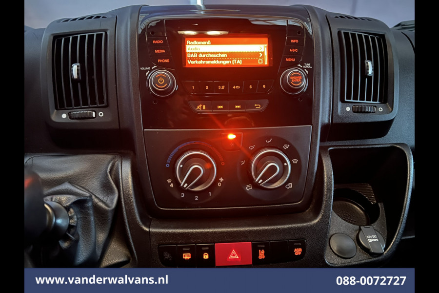 Peugeot Boxer 2.0 BlueHDI 141pk Bakwagen Laadklep Euro6 Airco | Camera | Cruisecontrol | Chauffeursstoel Bijrijdersbank