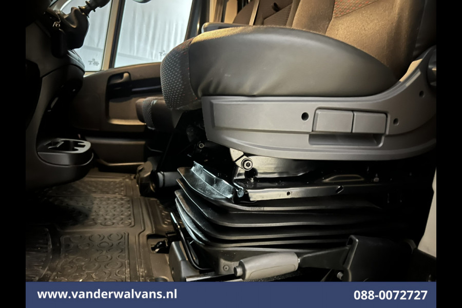 Peugeot Boxer 2.0 BlueHDI 141pk Bakwagen Laadklep Euro6 Airco | Camera | Cruisecontrol | Chauffeursstoel Bijrijdersbank