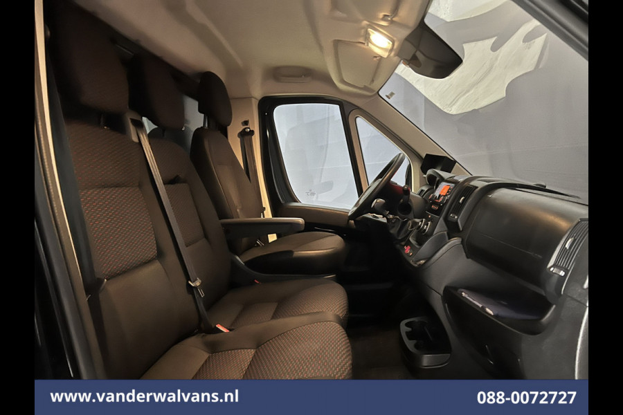 Peugeot Boxer 2.0 BlueHDI 141pk Bakwagen Laadklep Euro6 Airco | Camera | Cruisecontrol | Chauffeursstoel Bijrijdersbank