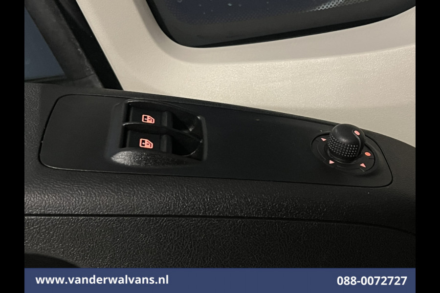 Peugeot Boxer 2.0 BlueHDI 141pk Bakwagen Laadklep Euro6 Airco | Camera | Cruisecontrol | Chauffeursstoel Bijrijdersbank