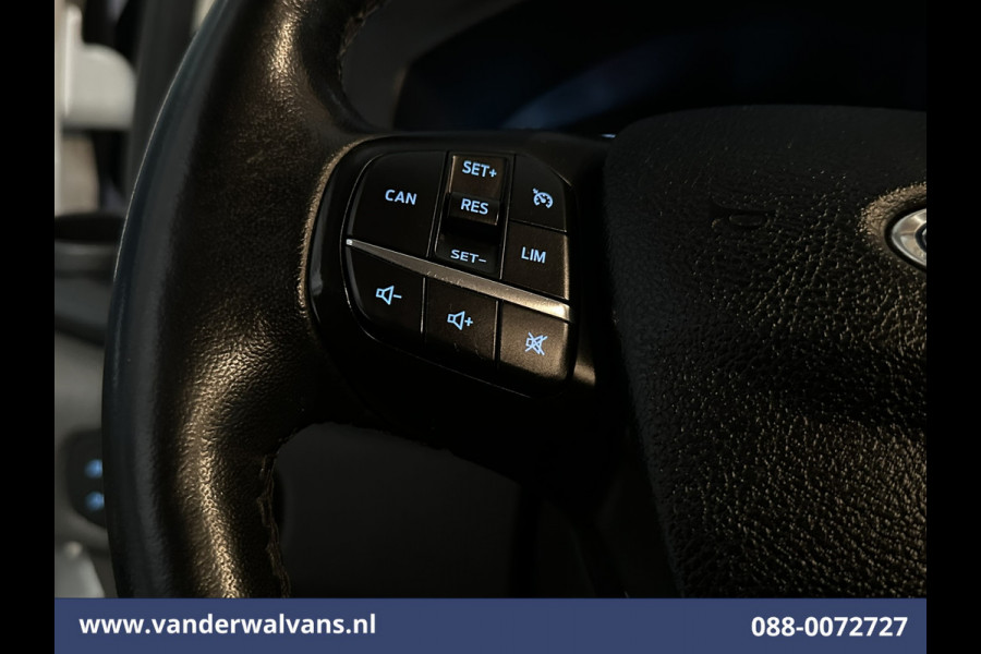 Ford Transit Custom 2.0 TDCI L2H1 Euro6 Airco | Navigatie | Camera | LED | Cruisecontrol | Verwarmde voorruit 2800kg trekvermogen, Stoelverwarming, Parkeersensoren, Bijrijdersbank