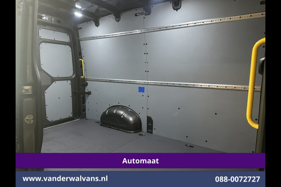 Volkswagen Crafter 2.0 TDI 141pk Automaat L3H3 L2H2 Euro6 Airco | Massagestoel | Camera | Navigatie | 3000kg Trekhaak | Cruisecontrol Chauffeursstoel, Parkeersensoren, Stoelverwarming, Bijrijdersbank