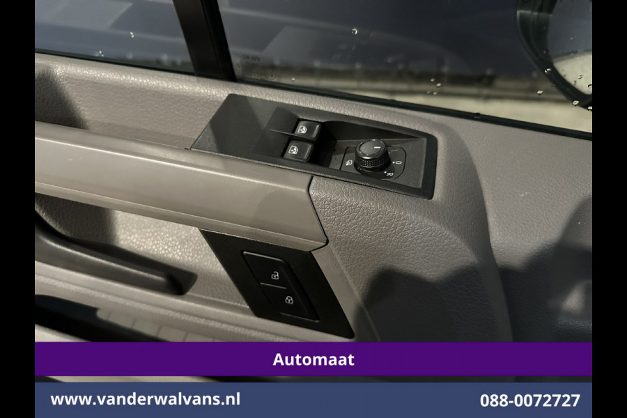 Volkswagen Crafter 2.0 TDI 141pk Automaat L3H3 L2H2 Euro6 Airco | Massagestoel | Camera | Navigatie | 3000kg Trekhaak | Cruisecontrol Chauffeursstoel, Parkeersensoren, Stoelverwarming, Bijrijdersbank