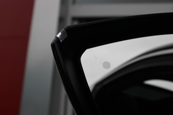 Citroën C5 X 1.6 PHEV 225PK SHINE PACK | PANORAMISCH SCHUIF / KANTELDAK | ELEKTRISCHE VOORSTOELEN MET GEHEUGEN | VOORSTOEL VENTILATIE | VOORSTOEL VERWARMING | VOORSTOELEN MET MASSAGE FUNCTIE | LEDEREN BEKLEDING | STUUR VERWARMING | DRAADLOOS APPLE CARPLAY / ANDROID AUTO | 360° CAMERA | KEYLESS ENTRY / START | 19"LICHTMETALEN VELGEN | ELEKTRISCH BEDIENBARE ACHTERKLEP MET HANDSFREE FUNCTIE | HEADUP DISPLAY |