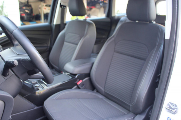 Ford Kuga 1.5 EcoBoost Titanium|Prijs rijklaar incl. 12 mnd garantie| Trekhaak Navi PDC Stoel en stuurverwarming Carplay