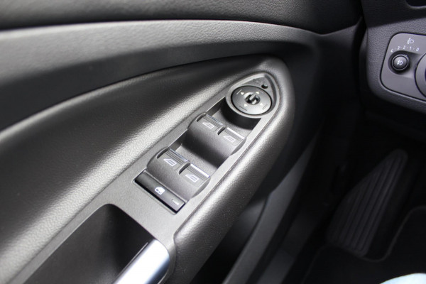 Ford Kuga 1.5 EcoBoost Titanium|Prijs rijklaar incl. 12 mnd garantie| Trekhaak Navi PDC Stoel en stuurverwarming Carplay
