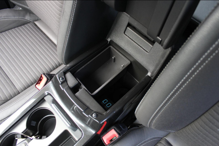 Ford Kuga 1.5 EcoBoost Titanium|Prijs rijklaar incl. 12 mnd garantie| Trekhaak Navi PDC Stoel en stuurverwarming Carplay