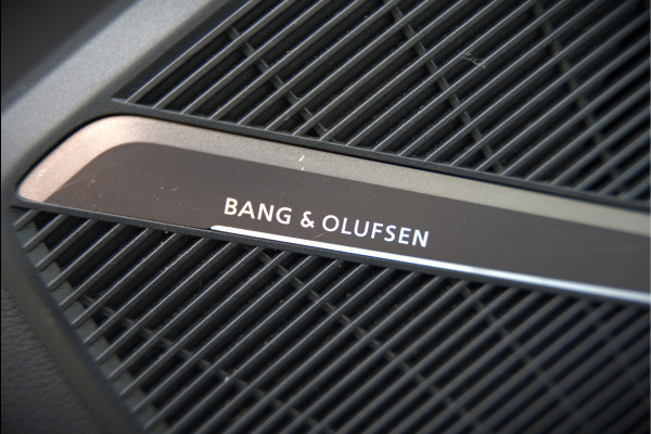 Audi Q5 2.0 TFSI quattro Launch Edition | Bang & Olufsen | Panoramadak | Stoelverwarming | Luchtvering | RS Stoelen | Adaptive Cruise Control | B&O | Elektrische Stoelen | Camera | Dodehoekdetectie | Keyless