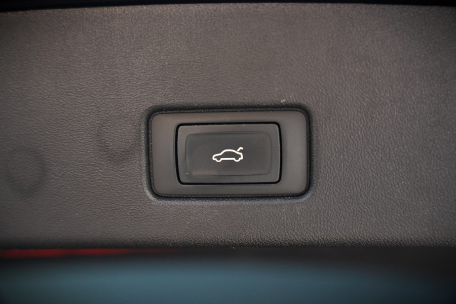 Audi Q5 2.0 TFSI quattro Launch Edition | Bang & Olufsen | Panoramadak | Stoelverwarming | Luchtvering | RS Stoelen | Adaptive Cruise Control | B&O | Elektrische Stoelen | Camera | Dodehoekdetectie | Keyless