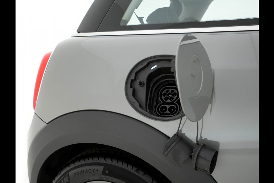 MINI Mini Electric Basic 33 kWh [ 3-Fase ] (INCL-BTW) Aut. *FULL-LED | SPORT-SEATS | NAVI-FULLMAP | DIGI-COCKPIT | DAB+ | ECC | CCS-FASTLOADER | UNION-JACK-LIGHTS | CRUISE | AMBIENT-LIGHT | 16''ALU*