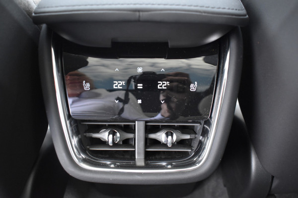 Volvo EX90 Twin Motor Performance Ultra Extra Getint Glas | B&W Audio | Luchtvering | 22 Inch LM | Climate Pack | Wool blend Uit Voorraad Leverbaar