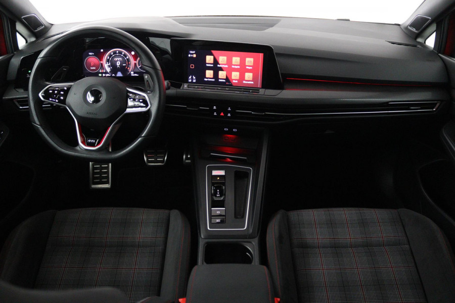 Volkswagen Golf 2.0 TSI GTI (PANORAMADAK, HARMAN KARDON, ADAPTIVE CRUISE, CAMERA, SFEERVERLICHTING, CARPLAY, GOED ONDERHOUDEN)