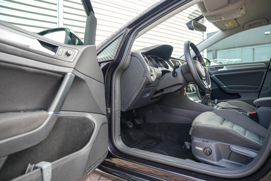Volkswagen Golf 1.0 TSI Comfortline Business Adapt. Cruise Clima Navi PDC Stoelverw.